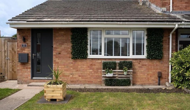 Modern 2 bedroom Bungalow near Bath