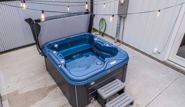 Modern Amish Country Retreat w/Private Hot Tub