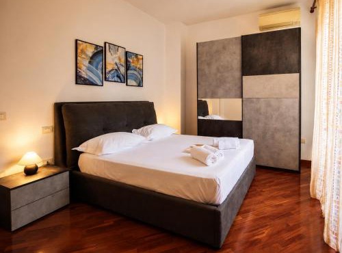 Modern apartment near centre with Free parking