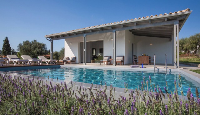 Modern guest house with private pool and fantastic views to the beach