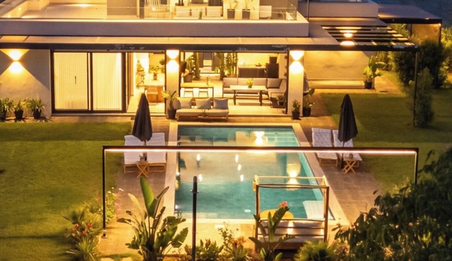 Modern Private Pool Villa Walk to Beach