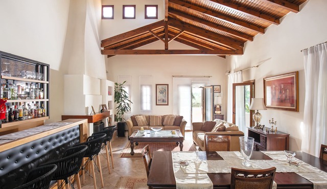 Moraiti House - Spacious Villa near Corfu city *
