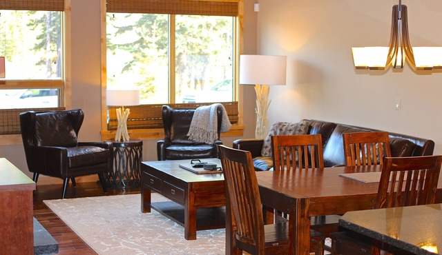 Mountain + Creek View. 5 Min Walk To Main Street. An Amazing Home Base!