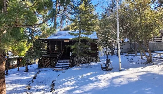 Mountain Getaway Log Cabin