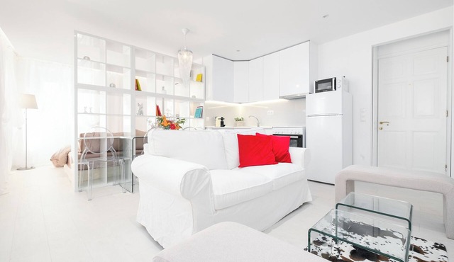 Nadiona Suites Crystal ⁕Old Town Center⁕ Fast WiFi