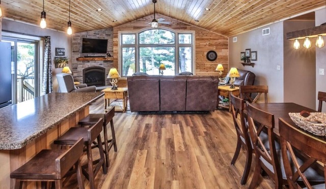 Nature's Edge: Lakefront Home - WiFi, Free Firewood, Generator, No Cleaning Fee!