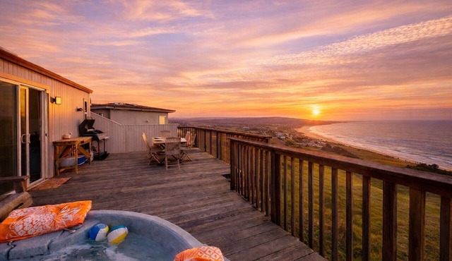 NEW Dillon Beach Retreat! Ocean View, Hot Tub & Game Room! Bella Oceana