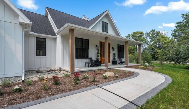 New luxury build w/Hot tub - Immaculate Vita Huset in Sister Bay