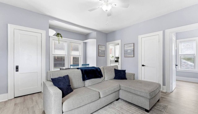 NEW Spacious Open Concept Wi-fi 65` TV, Downtown