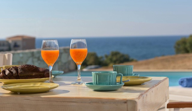 New Villa Louisa by the sea, walking distance from sea and shops, no car needed!