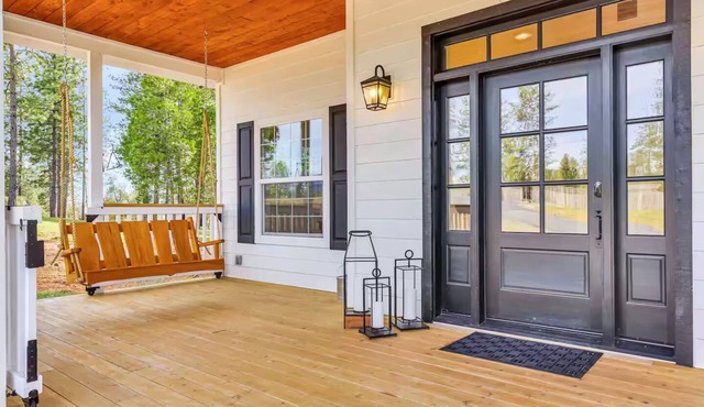 Newly built Modern Farmhouse with Hot Tub