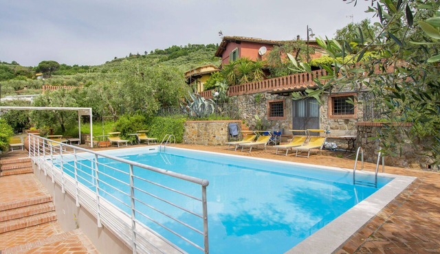 Nice apartment for 3 guests with WIFI, pool, hot tub, TV, patio and pets allowed