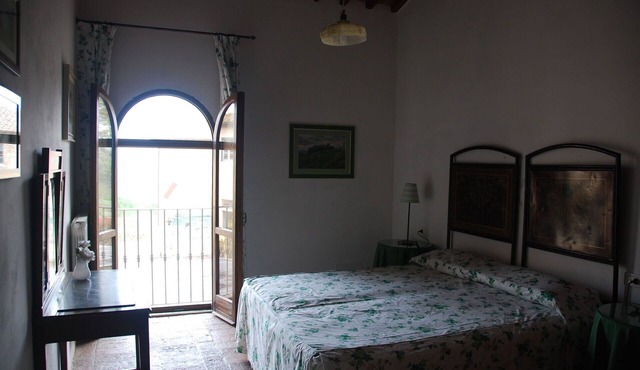 Nice apartment in villa with WIFI, pool, patio and panoramic view, close to San Gimignano