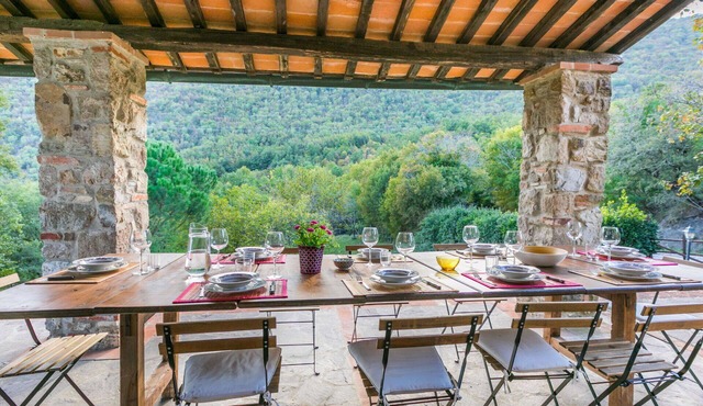 Nice apartment for 13 guests with WIFI, TV, patio and pets allowed