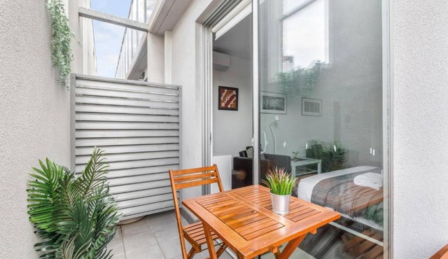 Nicholson's Nest - A Balcony Studio in Funky Fitzroy
