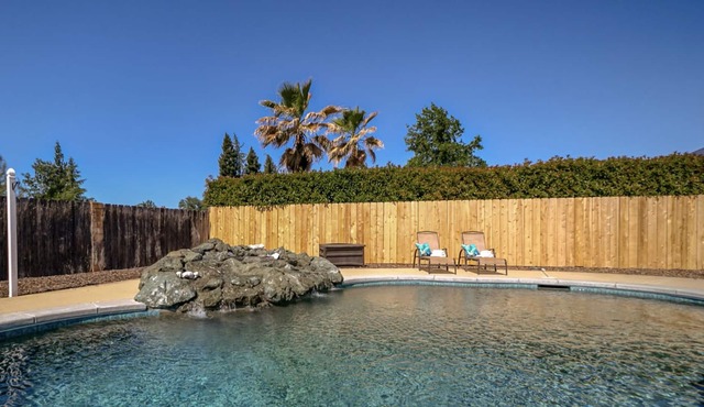 *Oasis with breathtaking pool*4 bedrooms /Sleeps 10
