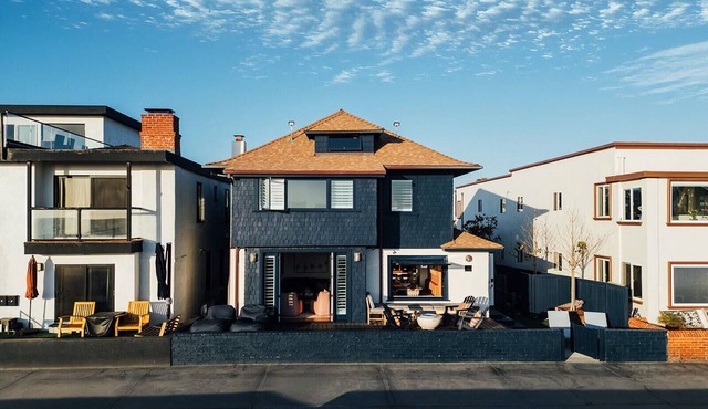 Oceanfront 5 Bedroom Designer-Renovated w/Parking