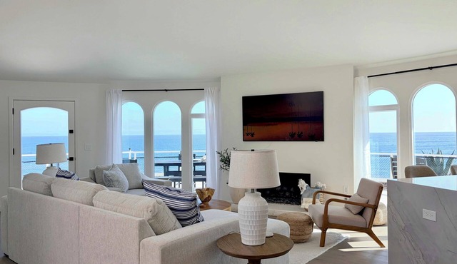 Oceanfront Home on Shoreline, Walk To The Beach