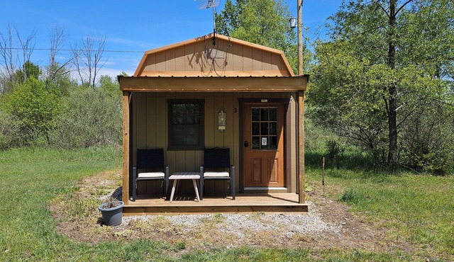 Off Grid cabin retreat in Falmouth/Merritt perfect for relaxing getaway