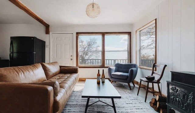 Off-Grid, Rustic, Two Bedroom Cabin Nestled in the Sequoias, Perfect for a Weekend to Disconnect in Nature