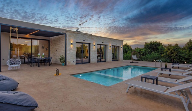 PanStel - Villa Aurora with heated pool & jacuzzi, chania, crete