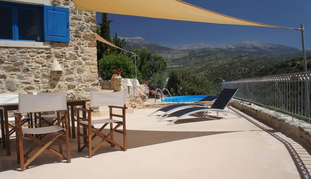 Particularly attractive and comfortable house in authentic Greek style with swimming pool