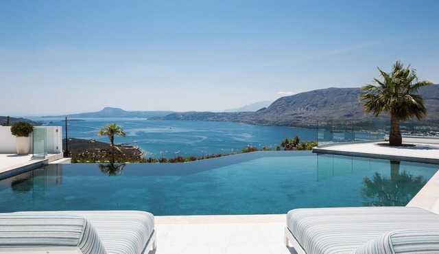 Paul's Mansion, luxury, heated infinity pool BBQ