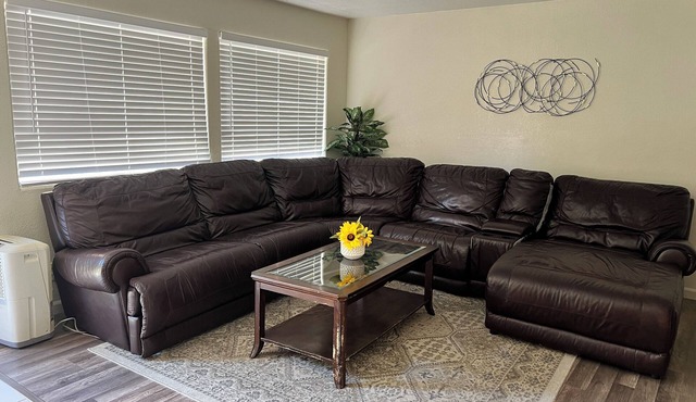 Peaceful 2bed/1bath condo with parking