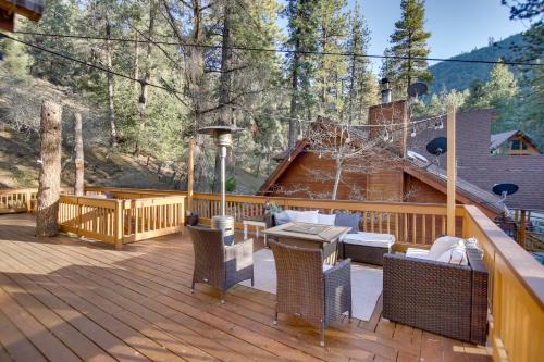 Peaceful & Idyllic Forest Cabin w/Pool Table