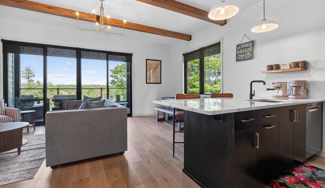 Pearl Of Sister Bay Luxury Downtown Condo