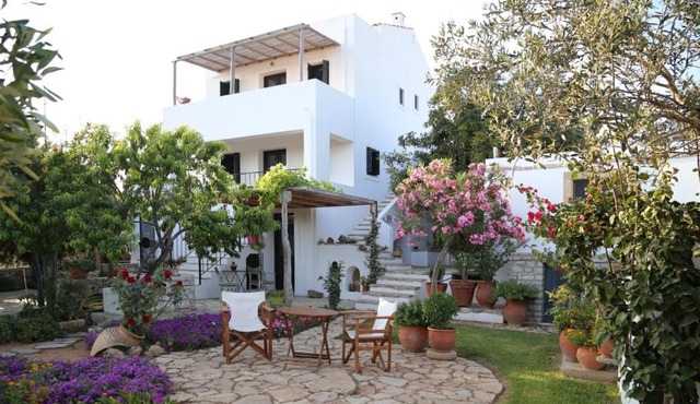 Perlegiannika Houses