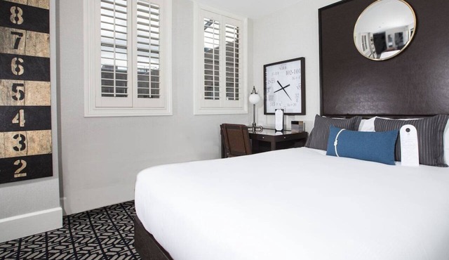 Pet-Friendly Waterfront Penthouse Suite w/Free Breakfast | 1-Mi to Oracle Park