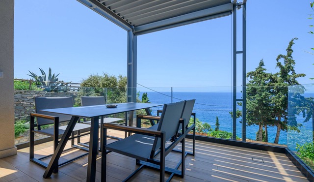 PETRA Deluxe Studio Suite, Mani Suites