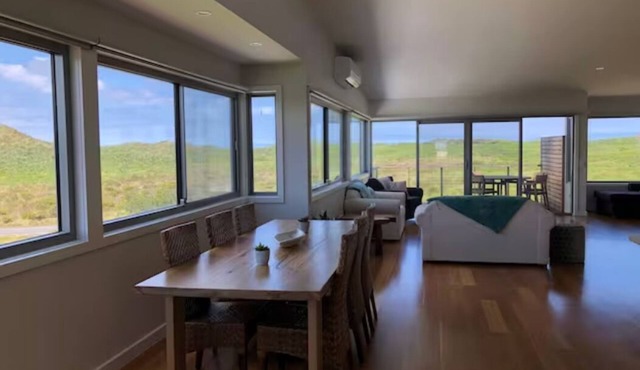 Phillip Island. 1 to 16 people. Linens included. Fast WiFi. 2 mins walk to beach