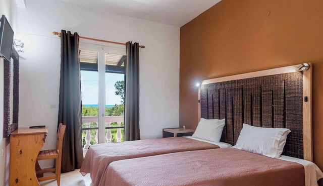 Pink House Socrates Kerkyra Beachside Studio