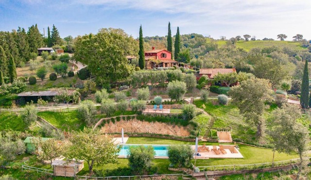 PODERE TORRICELLE 69B Deluxe Villa, Pancole GR, for max 4, seaview pool, jacuzzi, bbq, 2 bed and 1 bath, 2nd bath nearby pool - If you total 5 or 6 people extra independent suite in main villa with private bathroom, kitchenette ,bbq and garden dining area