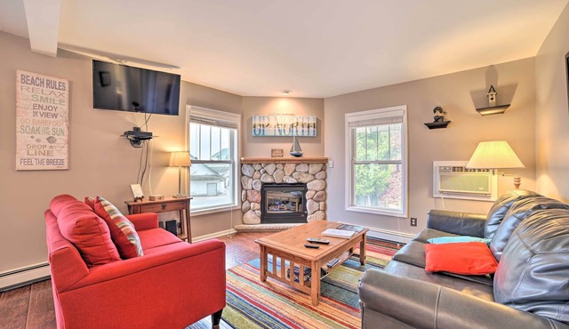 Pool + Hot Tub Access! Portage Lake Condo w/Deck