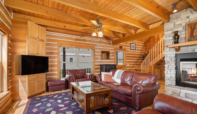 Premier! Beautiful Luxury Log Home Rental.