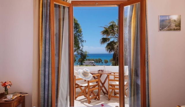 PREVELI DIONYSSOS ROOMS