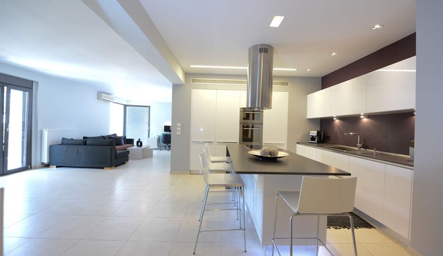 Prime 3BR/2BA Apt Heart of Heraklion-Fiber WIFI–Steps to Lions Sq Walk to Port 2