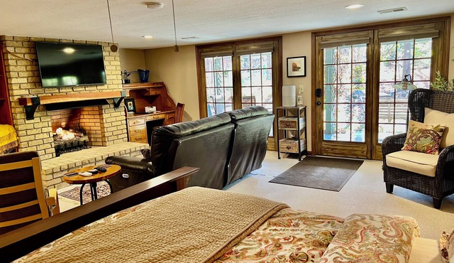Private Entry Studio with Gas Fireplace @ I-71 Polaris near Chase