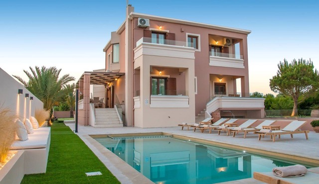 Private Heated pool★Close to the Beach★BBQ & Wifi