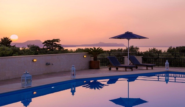 Private Holiday Villa With Amazing Views & Large Private Pool (Rithymna Mansion)