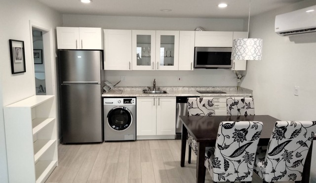 Private modern studio in fabulous Agoura Hills with private patio