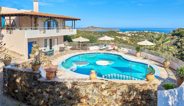 Private Pool ★ Modern renovated villa ★ Seaview & BBQ