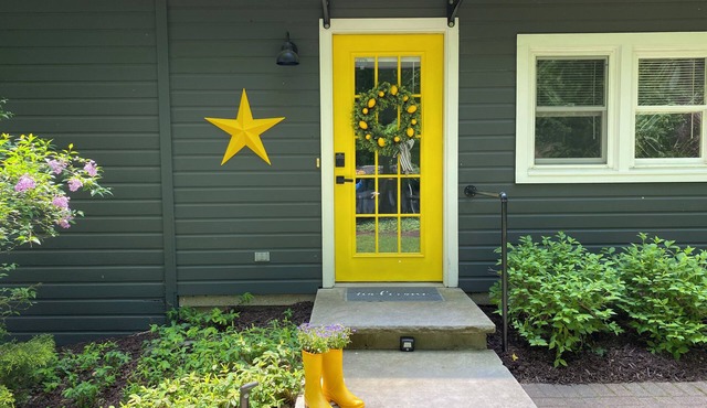 Private, Quiet, 1 BR 1 Bath Chardon Guesthouse w AC