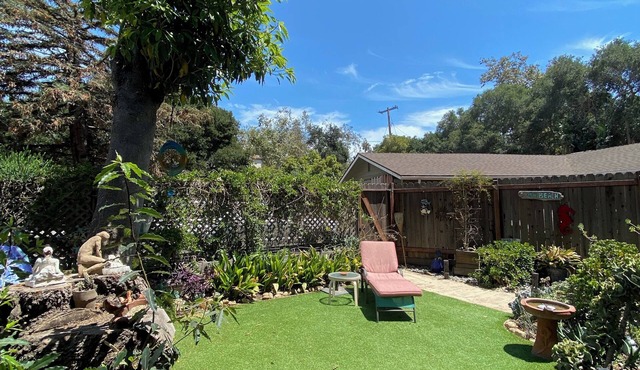 Private quiet cottage best for 2-3, no worries pet friendly