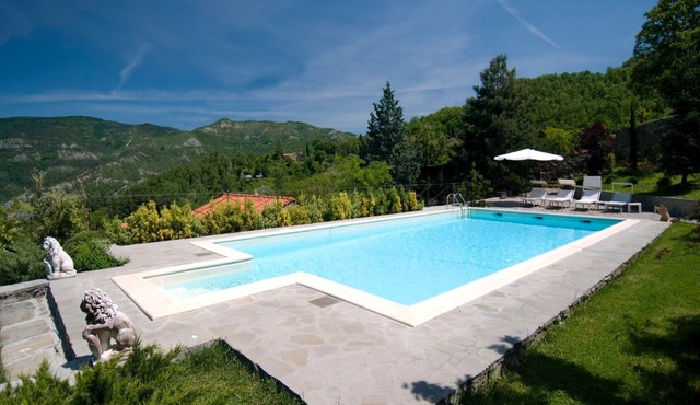 Private Tuscany Villa near Florence-Saltwater Pool, Heated Jacuzzi&Cooking Class