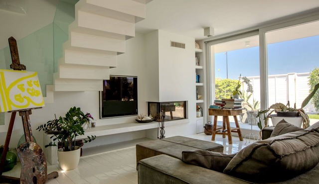 Private Villa with hot tub, A/C, WIFI, patio, pets allowed, panoramic view, close to Ancona