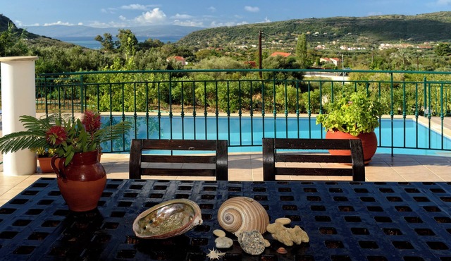Private Villa, 3 bedrooms/2 bathrooms in Katelios. Pool, gardens, BBQ